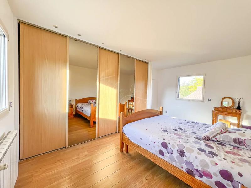 Maison traditionnelle - 363 m² - 10 pièces