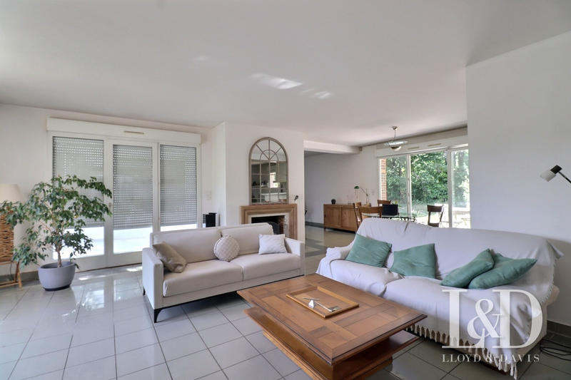 Maison contemporaine - 230 m² - 9 pièces