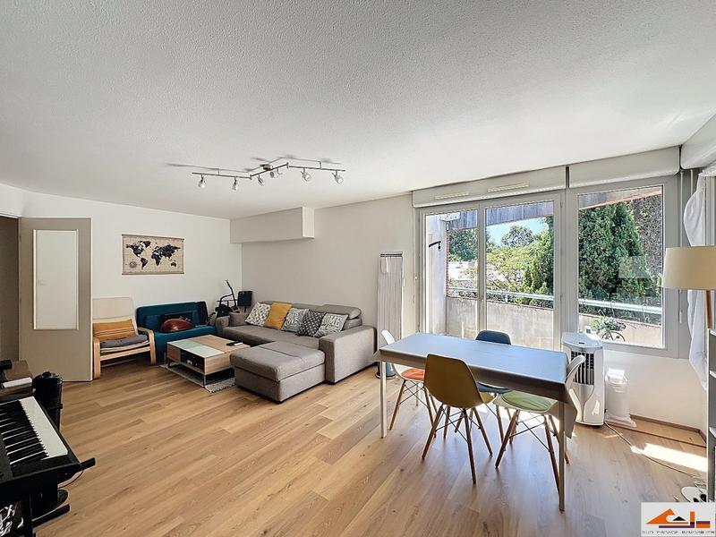 Appartement - 90 m² - 4 pièces