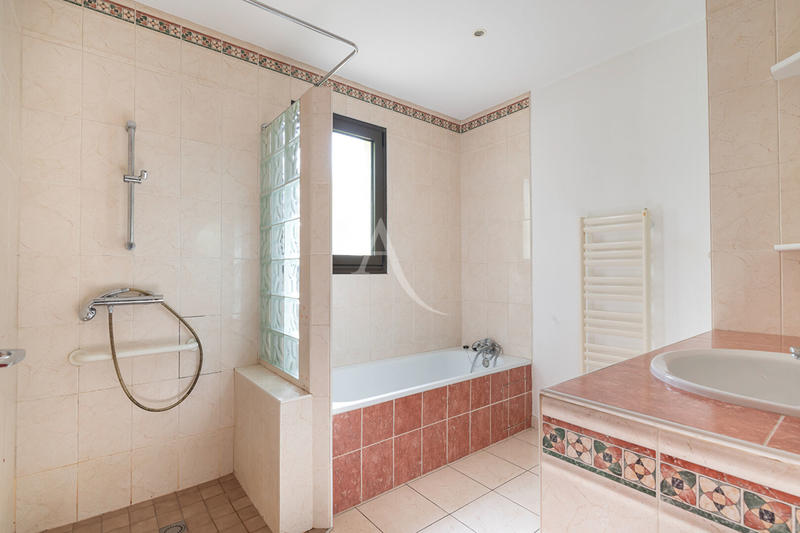 Maison - 141 m² - 7 pièces