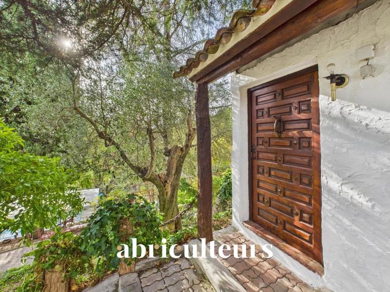 Propriété - 223 m² - 7 pièces