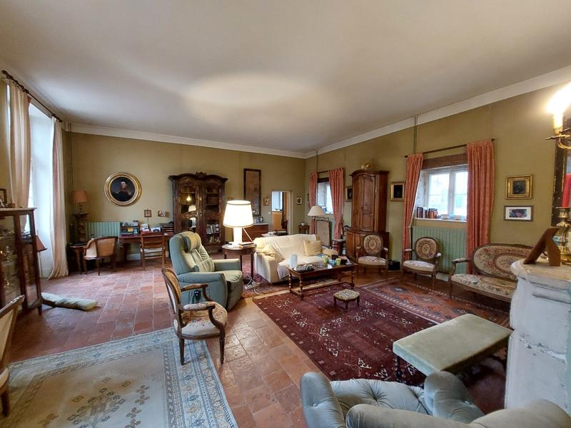 Maison - 301 m² - 10 pièces