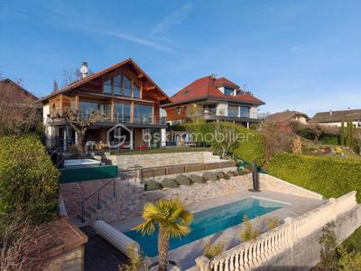 Maison - 212 m² - 6 pièces