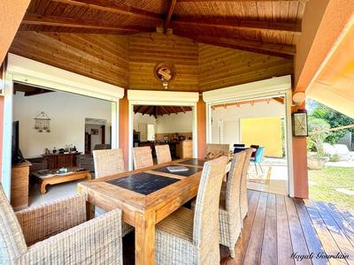 Propriété - 210 m² - 10 pièces