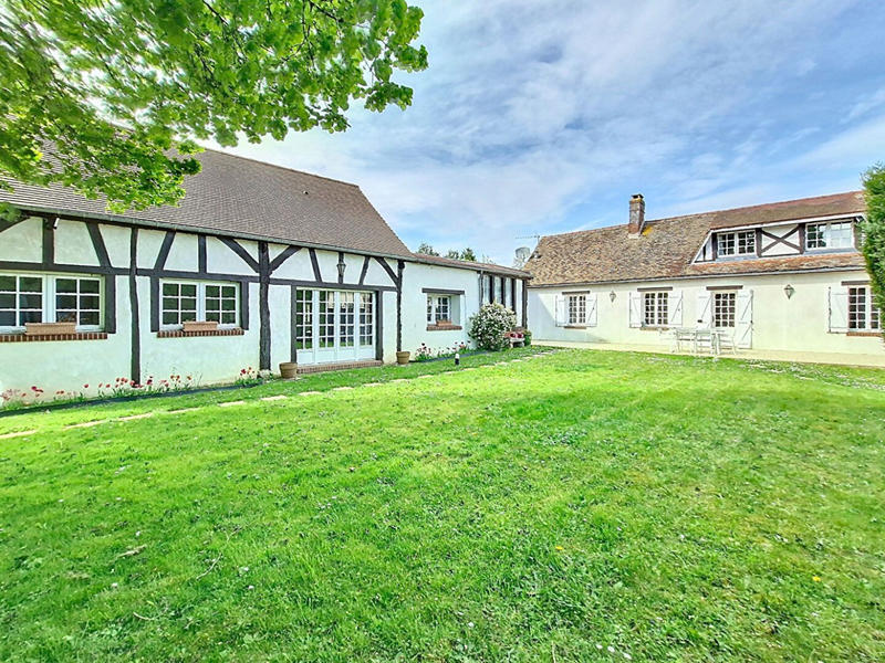 Maison - 270 m² - 10 pièces