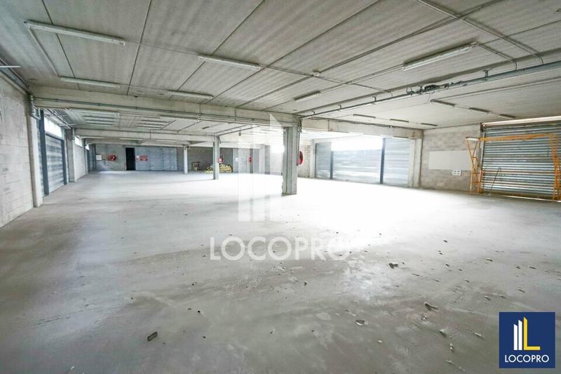 Local d'activité / Entrepôt - 3 074 m²