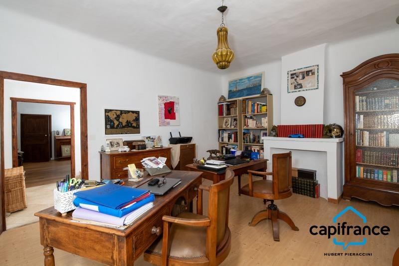 Maison - 210 m² - 7 pièces