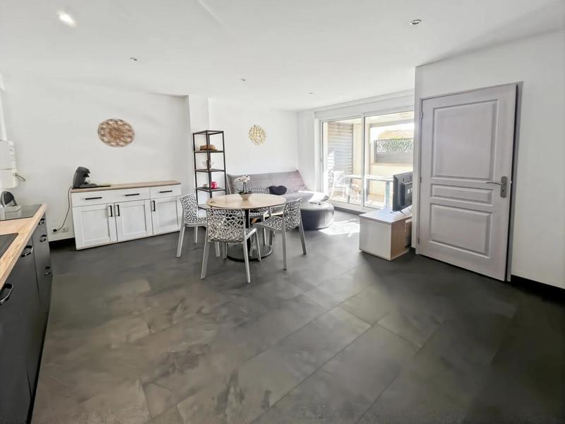 Appartement - 180 m² - 8 pièces