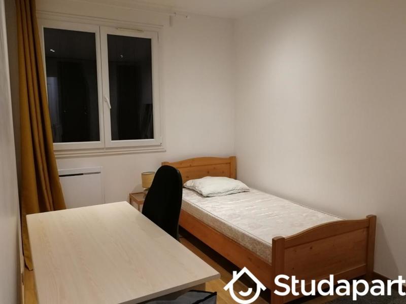 Chambre - 11 m² - 1 pièce