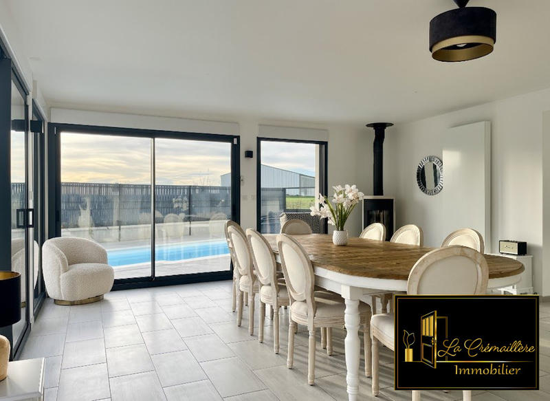 Maison - 270 m² - 9 pièces