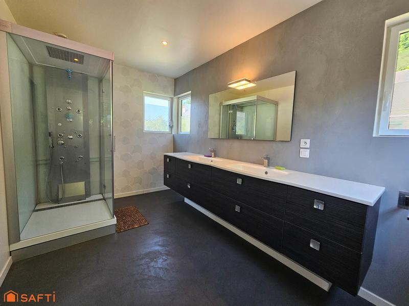 Maison - 175 m² - 8 pièces