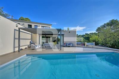 Maison - 183 m² - 6 pièces