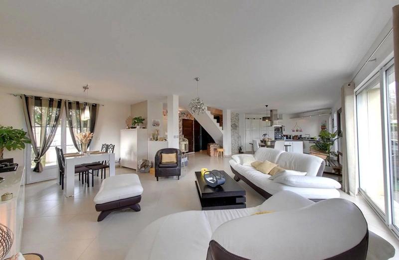 Maison - 170 m² - 7 pièces