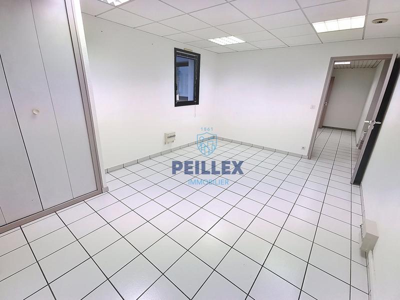 Bureau - 137 m² - 4 pièces