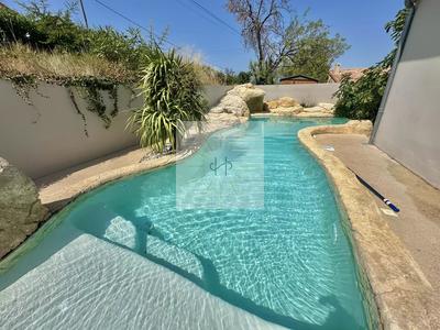 Maison - 228 m² - 9 pièces