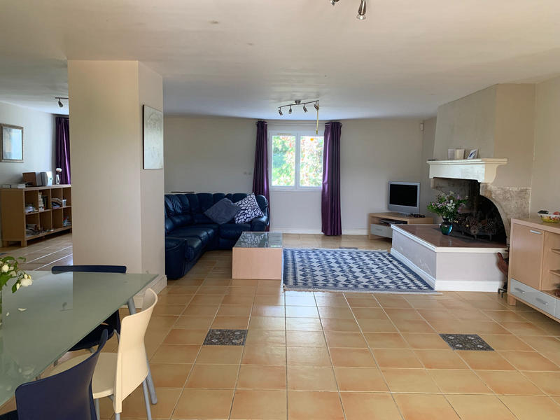 Maison - 221 m² - 7 pièces