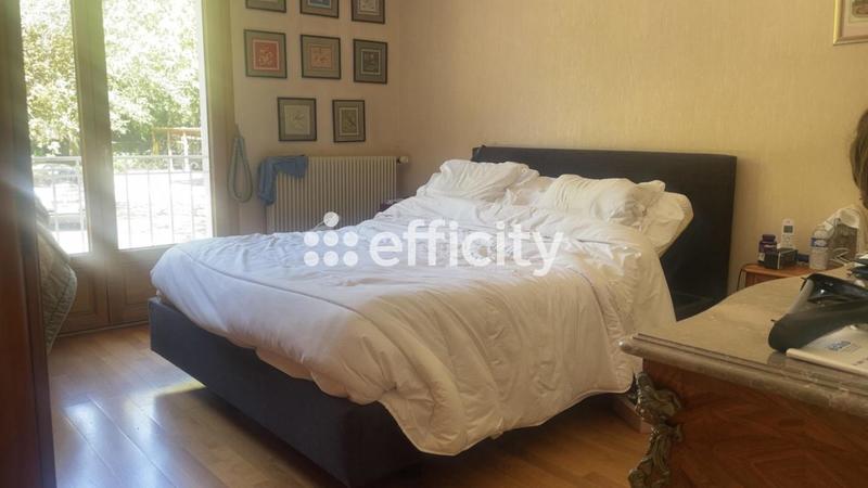 Maison - 180 m² - 7 pièces