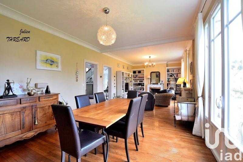 Maison - 240 m² - 8 pièces