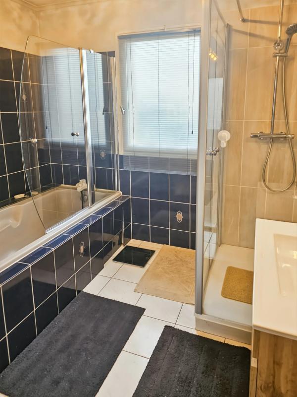 Maison - 220 m² - 7 pièces