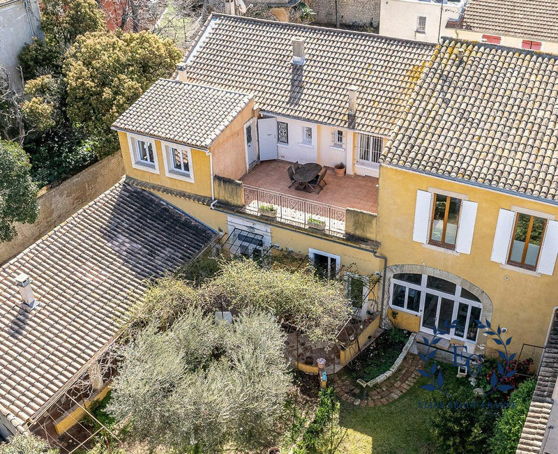 Maison - 252 m² - 7 pièces