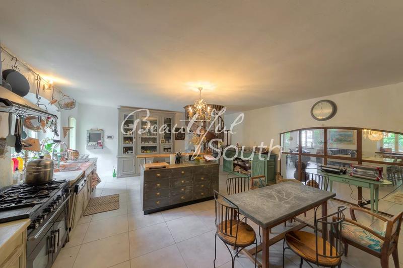 Gîte - 956 m² - 32 pièces