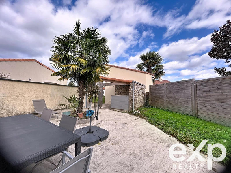 Maison - 209 m² - 9 pièces