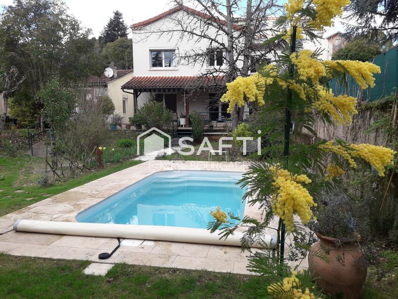 Maison - 238 m² - 6 pièces