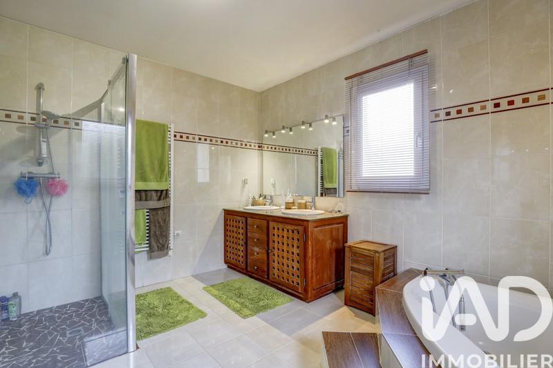 Maison - 185 m² - 7 pièces