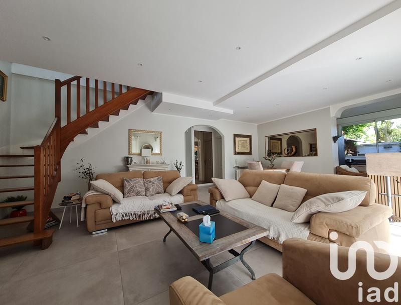 Maison - 250 m² - 10 pièces