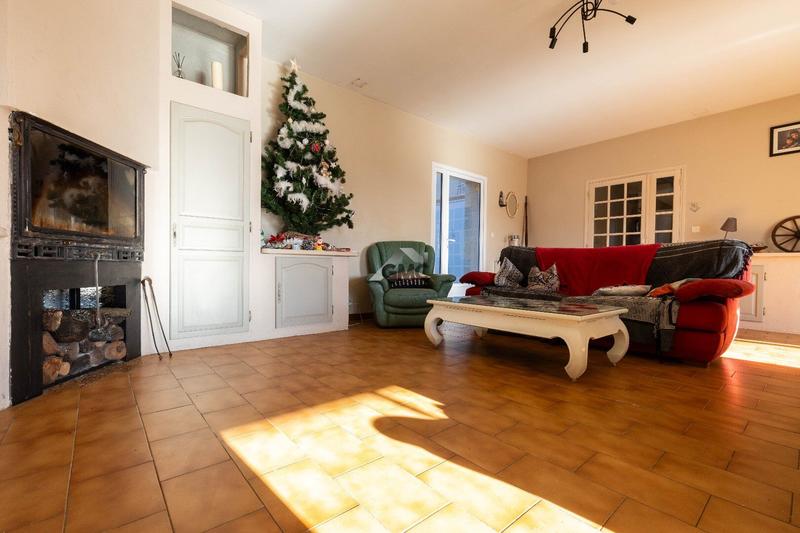 Maison - 222 m² - 8 pièces