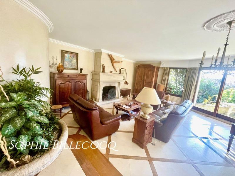 Maison - 248 m² - 8 pièces