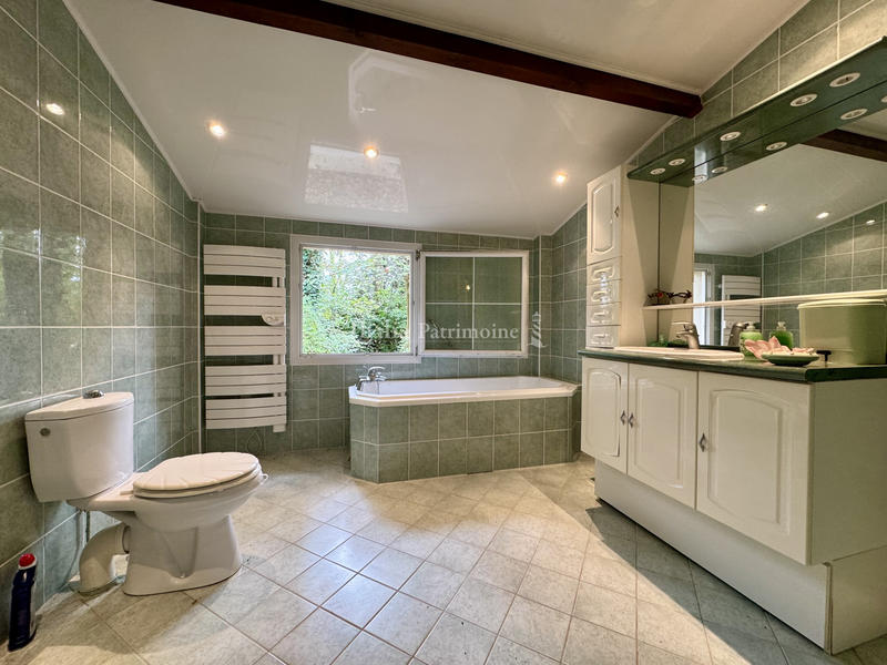 Maison - 232 m² - 8 pièces