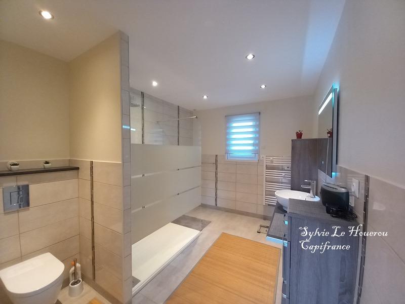 Maison - 187 m² - 11 pièces