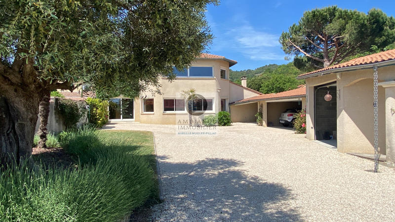 Maison - 222 m² - 9 pièces