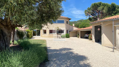 Maison - 222 m² - 9 pièces