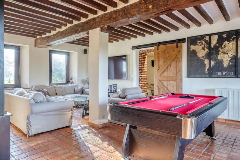 Maison - 281 m² - 12 pièces