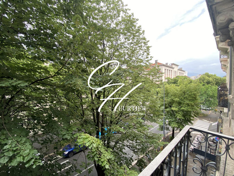 Appartement - 83 m² - 3 pièces