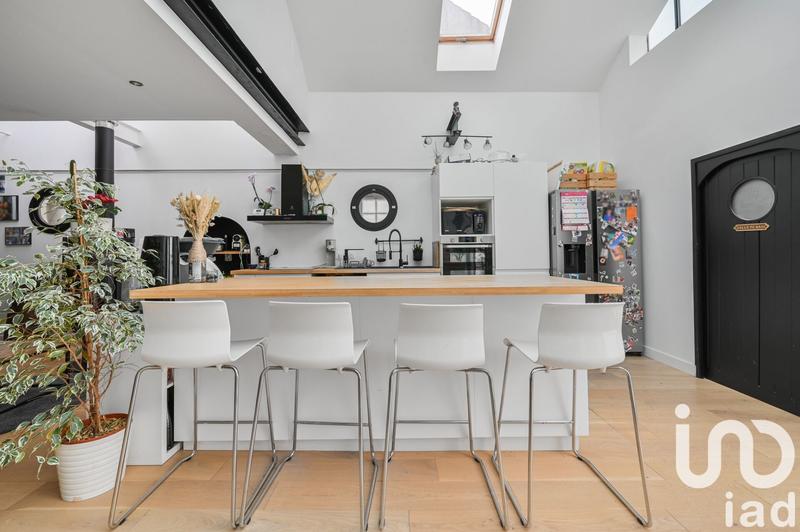 Maison - 230 m² - 9 pièces