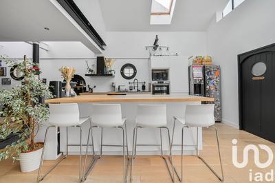 Maison - 230 m² - 9 pièces