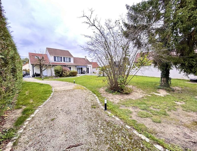 Maison traditionnelle - 130 m² - 8 pièces