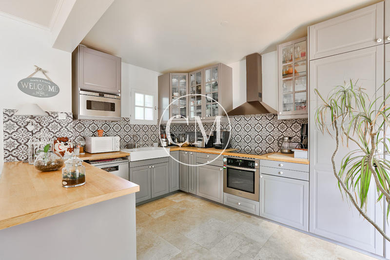 Maison - 271 m² - 7 pièces