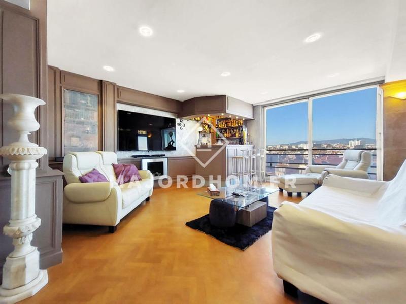 Appartement - 152 m² - 6 pièces