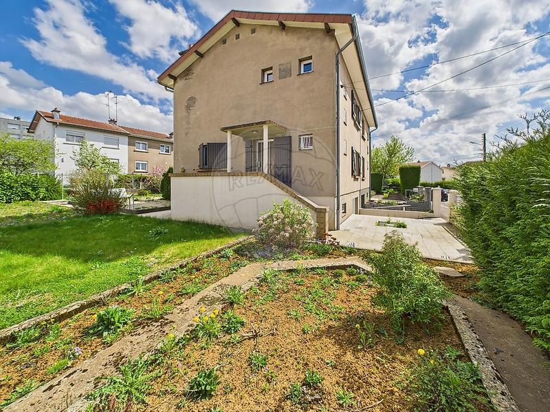 Maison - 90 m² - 5 pièces