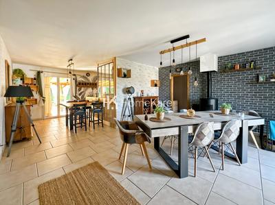 Maison - 105 m² - 4 pièces