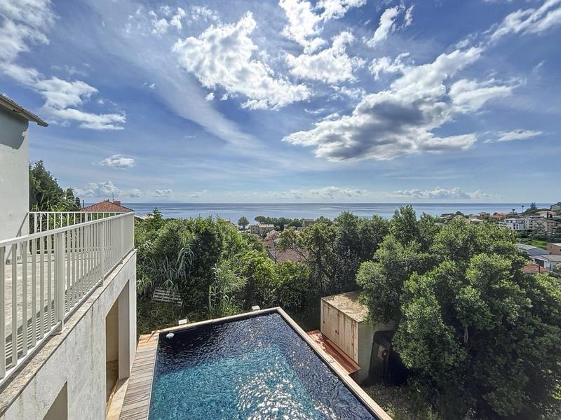 Villa - 200 m² - 9 pièces