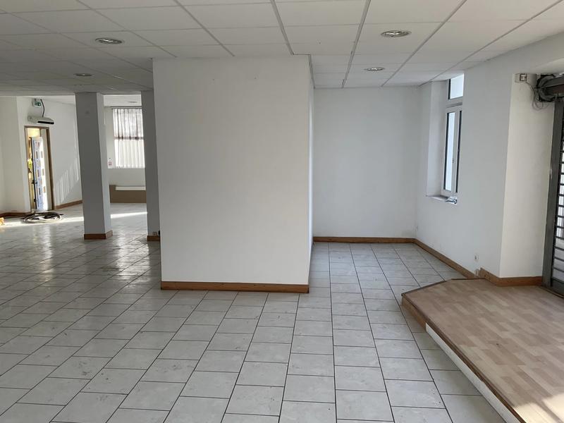 Local commercial - 150 m² - 1 pièce