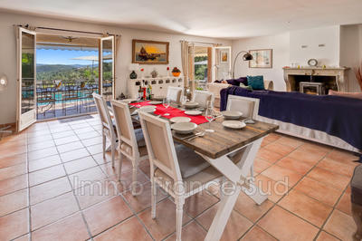 Villa - 215 m² - 6 pièces