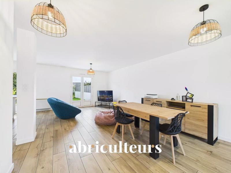 Maison - 104 m² - 5 pièces