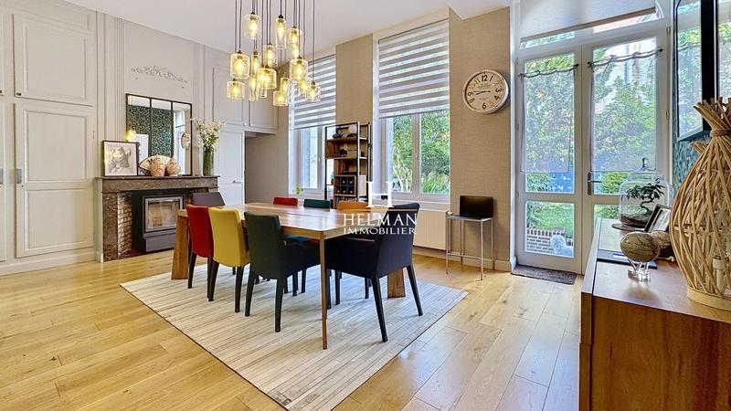 Maison - 250 m² - 8 pièces