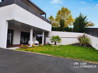 Maison contemporaine - 247 m² - 7 pièces